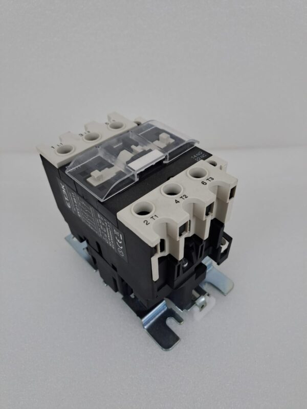 Etek: AC Contactor 65A 3P+1NO+1NC Coil 30KW AC3 230VAC (EKC1-6511-230) - Image 2