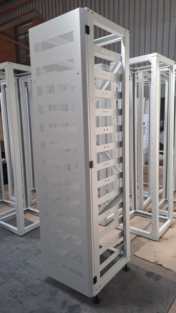 Deye: High Voltage Battery 3U-Rack with Cabinet Door (12 x HV Batteries & 1 x HV Cluster Control Box) (3U-HRACK-DOOR) - Image 3